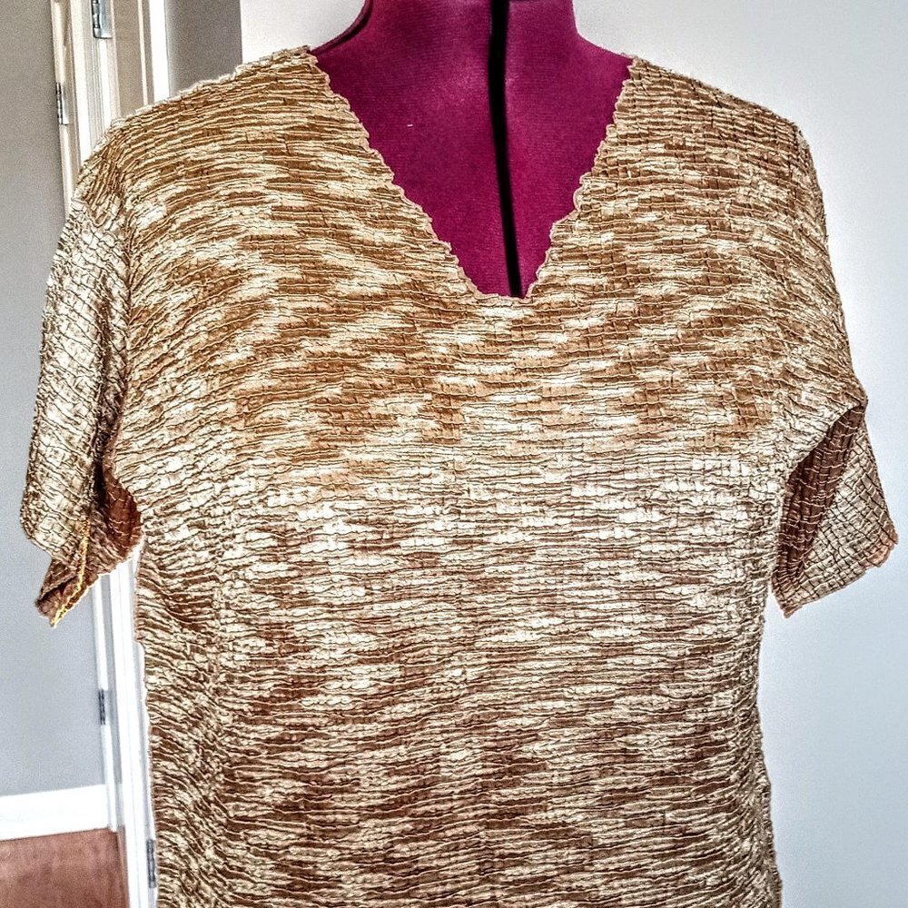 SFW Gold Short Sleeve V-Neck Crinkle Top